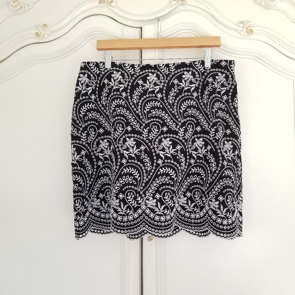 Ann Taylor Loft Black White Floral Embroidered Short Pencil Skirt Lined 16 NWT